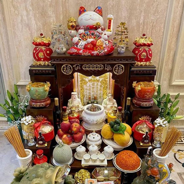 Không nên đặt mèo thần tài lên nóc của bàn thờ Ông Địa, Ông Thần Tài Không nên đặt mèo thần tài lên nóc của bàn thờ Ông Địa, Ông Thần Tài