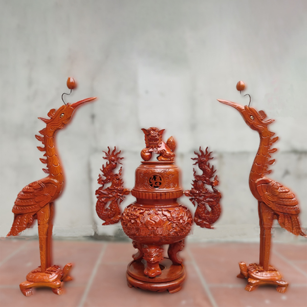 Hình ảnh bộ đồ thờ bằng gỗ hương đỏ mẫu DTBG-020 Hình ảnh bộ đồ thờ bằng gỗ hương đỏ mẫu DTBG-020