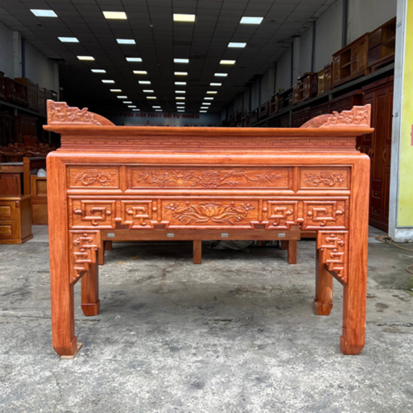 Bàn thờ có dáng đứng truyền thống, thiết kế trang nhã, tôn nghiêm cho không gian thờ cúng Bàn thờ có dáng đứng truyền thống, thiết kế trang nhã, tôn nghiêm cho không gian thờ cúng