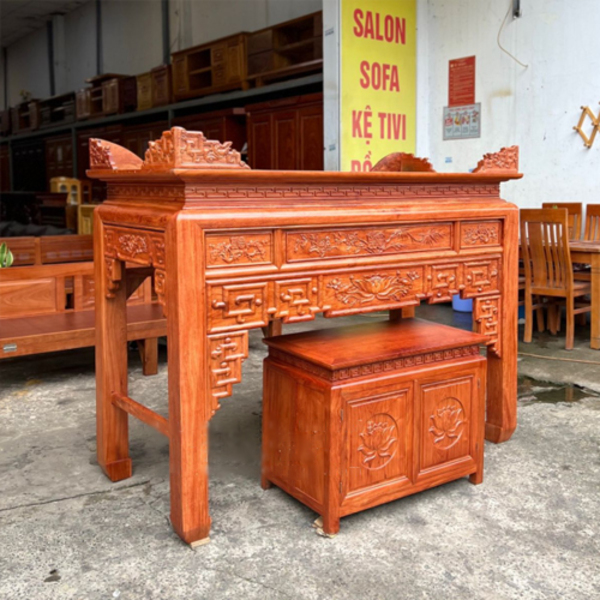 Dáng bàn vuông vắn, kết cấu vững chắc, chân cong mềm mại tạo điểm nhấn hài hòa, nhẹ nhàng Dáng bàn vuông vắn, kết cấu vững chắc, chân cong mềm mại tạo điểm nhấn hài hòa, nhẹ nhàng