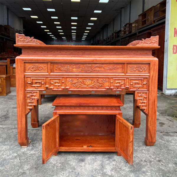 Không gian bên trong bàn cúng cơm rộng Không gian bên trong bàn cúng cơm rộng