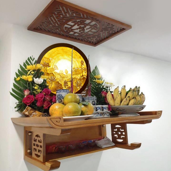 Bàn thờ cần được lau chùi thường xuyên, tránh để bụi bẩn hoặc đồ đạc lộn xộn Bàn thờ cần được lau chùi thường xuyên, tránh để bụi bẩn hoặc đồ đạc lộn xộn