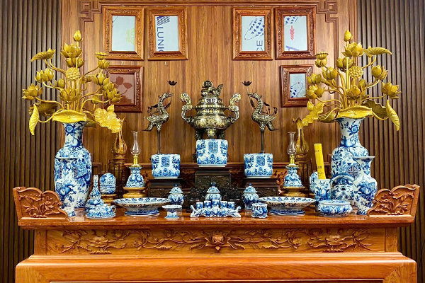 Nên kết hợp với những đồ thờ khác để tạo sự hài hòa cho không gian thờ cúng Nên kết hợp với những đồ thờ khác để tạo sự hài hòa cho không gian thờ cúng