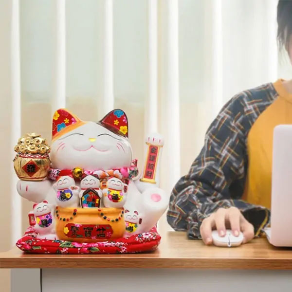 Mèo Thần Tài với ý nghĩa mang đến may mắn và tài lộc cho gia chủ Mèo Thần Tài với ý nghĩa mang đến may mắn và tài lộc cho gia chủ