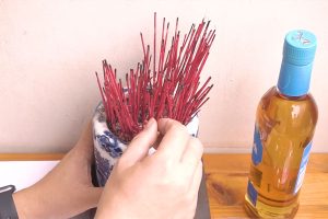 Thời điểm tốt nhất để tỉa chân nhang ban Thần Tài là vào ngày 23 tháng Chạp