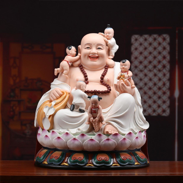 Tượng Phật Di Lặc mang ý nghĩa phong thủy cao nên được nhiều người lựa chọn Tượng Phật Di Lặc mang ý nghĩa phong thủy cao nên được nhiều người lựa chọn