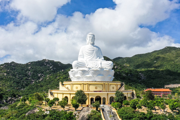 Tượng Phật Thích Ca mang ý nghĩa biểu tượng cho sự giác ngộ, lòng từ bi và trí tuệ Tượng Phật Thích Ca mang ý nghĩa biểu tượng cho sự giác ngộ, lòng từ bi và trí tuệ