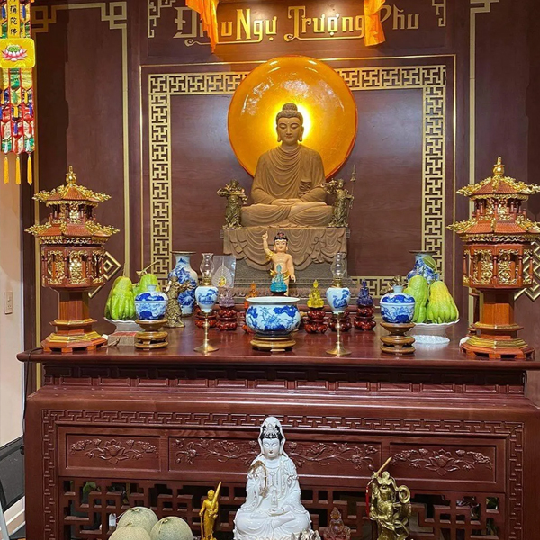 Nên để tượng Phật Thích Ca ở chính giữa vị trí cao nhất nếu thờ cùng tượng phật khác Nên để tượng Phật Thích Ca ở chính giữa vị trí cao nhất nếu thờ cùng tượng phật khác