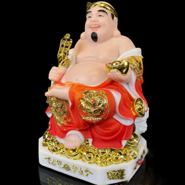 Tượng Thổ Địa nét mặt vui vẻ, hiền hòa, tay cầm quạt và thỏi vàng biểu tượng sung túc, bình an Tượng Thổ Địa nét mặt vui vẻ, hiền hòa, tay cầm quạt và thỏi vàng biểu tượng sung túc, bình an