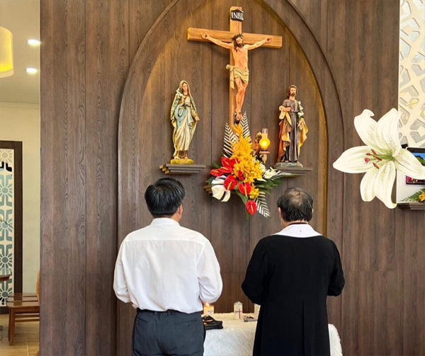 Tượng Công giáo giúp tín luôn hướng nhớ về lời dạy của Chúa Tượng Công giáo giúp tín luôn hướng nhớ về lời dạy của Chúa