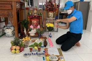 Lễ vật cúng Thần Tài cần được sắm sửa thịnh soạn với đầy đủ các món ăn, đồ cúng