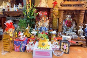 Cúng Thần Tài Thổ Địa vào mùng 1 Tết phụ thuộc vào phong tục của từng gia đình