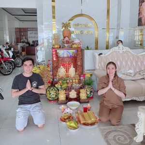 Người thực hiện nghi lễ cần ăn mặc nghiêm chỉnh, gọn gàng