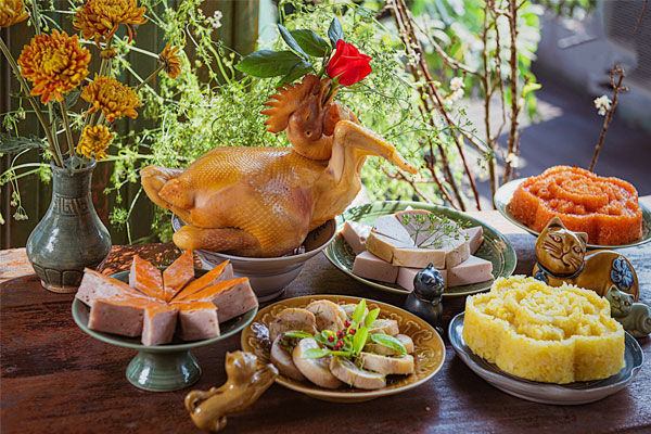 Mâm cỗ mặn sẽ gồm: gà luộc, thịt lợn luộc, bánh chưng, canh rau củ,... Mâm cỗ mặn sẽ gồm: gà luộc, thịt lợn luộc, bánh chưng, canh rau củ,...
