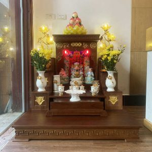Ban Thần Tài nên cắm hoa gì để thu hút tài lộc, bình an