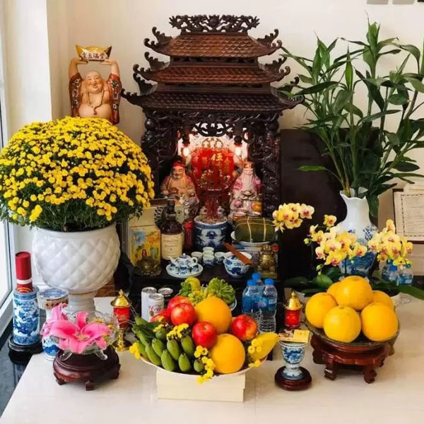Vị trí lý tưởng nhất để đặt cây thường là hai bên trái hoặc phải của bàn thờ Vị trí lý tưởng nhất để đặt cây thường là hai bên trái hoặc phải của bàn thờ