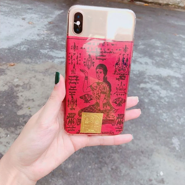 Bạn nên để trong ốp điện thoại và luôn mang bên mình để nhận được may mắn Bạn nên để trong ốp điện thoại và luôn mang bên mình để nhận được may mắn