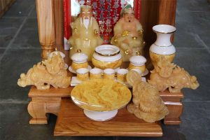 Cách đặt cóc ngậm tiền bên bàn thờ Thần Tài thu hút tài lộc