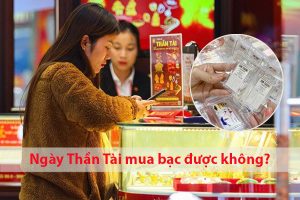 Ngoài mua vàng, mua bạc cũng là cách được nhiều người lựa chọn
