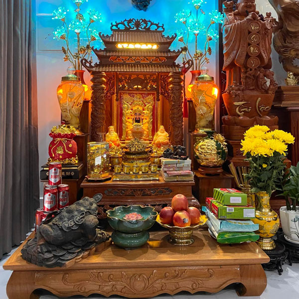 Tùy theo hoàn cảnh, quan niệm của mỗi cá nhân để lựa chọn lập bàn thờ Ông Địa Tùy theo hoàn cảnh, quan niệm của mỗi cá nhân để lựa chọn lập bàn thờ Ông Địa